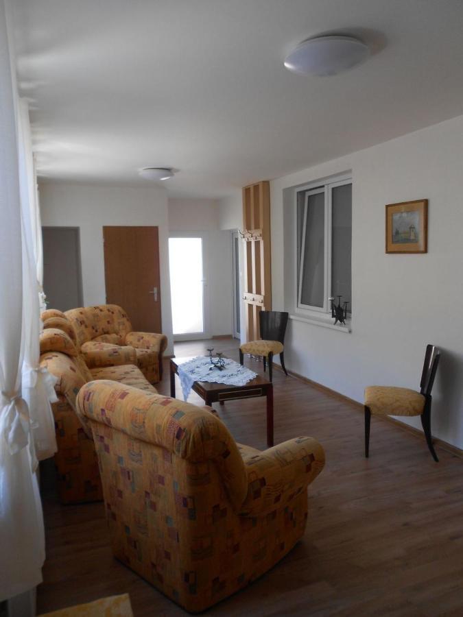 Ubytovani U Babicky Guest House Lanzhot ภายนอก รูปภาพ