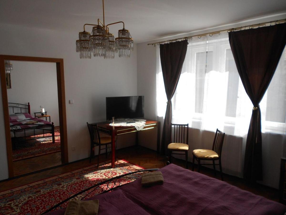 Ubytovani U Babicky Guest House Lanzhot ภายนอก รูปภาพ