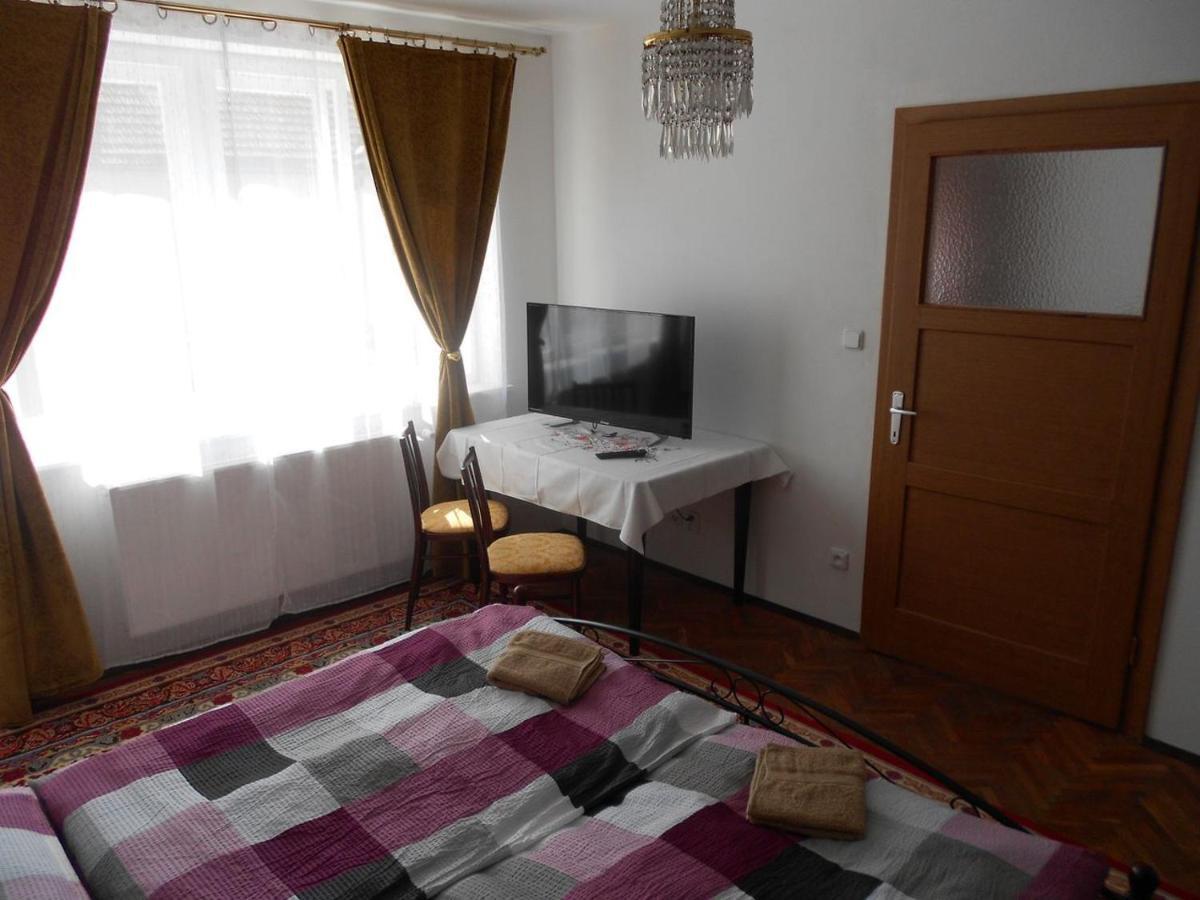 Ubytovani U Babicky Guest House Lanzhot ภายนอก รูปภาพ